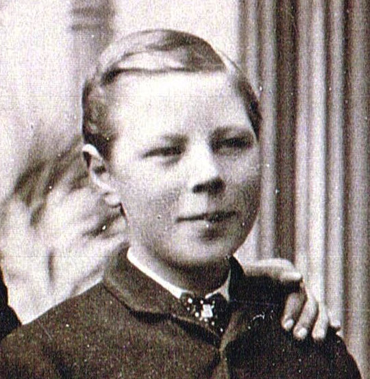 Photo of photos/Angus McLennan (bn 1875 Speymouth) portrait